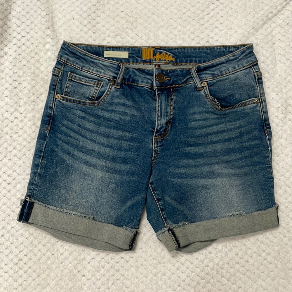 KUT Katy medium wash boyfriend shorts